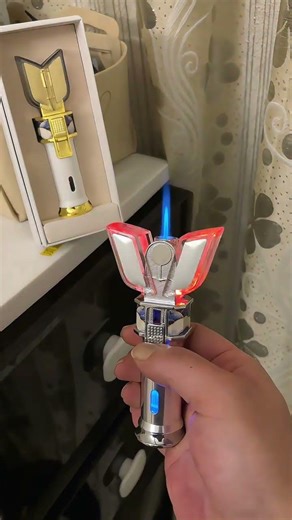该说不说这神光棒#打火机 是真的帅#迪迦 #奥特曼 #礼物Boys' happiness is so simple#lighter