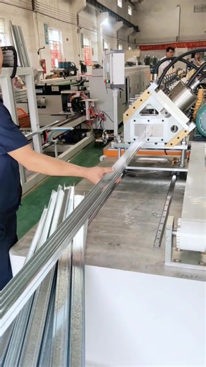 A cold-formed metal machinery factory from China: metal tile forming machines, CZ steel forming machines, decorative keel machines, photovoltaic bracket machines, and wire and cable tray machines. WhatsApp 8618703613339 | Cold bending forming machine