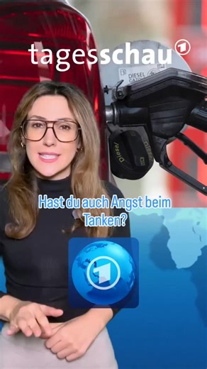 Angst beim Tanken? Ein Bericht der Tagesschau greift ein Thema auf, das viele gar nicht offen ansprechen: Die Unsicherheit beim Tanken. Manche haben Angst, etwas falsch zu machen, sich zu blamieren oder sogar einen Unfall auszulösen. Andere sorgen sich um Schmutz, Gerüche oder technische Fehler. Wie geht es euch? Fühlt ihr euch sicher an der Zapfsäule – oder kennt ihr jemanden, der Hemmungen hat? Schreibt es gerne in die Kommentare. Video Bericht Remix Quelle: @tagesschau #BlaulichtDeutschland #