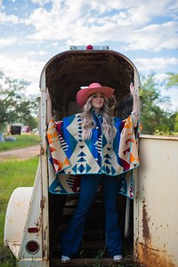 Buy Los Lunas Capelette - Pendleton Wool Blanket - Reversible Online in India - Etsy