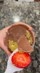 1.2M views · 4K reactions | Dubai chocolate cups ingredients : Kataifi Shredded Fillo Dough already baked (find on Amazonn ) pistachio cream w tahini use it all. if it solid melt in microwave (purchased on Amazonn) large bar preferred chocolate brand milk chocolate melted fresh washed strawberries sliced let set and enjoy . #fypシ #explorepage #MustWatchVideo #valentinetreats #valentinesgift #dubaichocolatebar | Rosali Delgado | Facebook