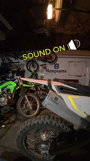 Loud Dirt Bike Exhaust #dirtbike #motorcycle #exhaust #enduro #loud #shorts #huskvarna #satisfying