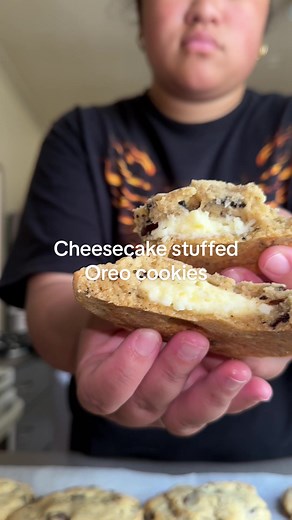 Delicious Cheesecake Stuffed Oreo Cookies Recipe