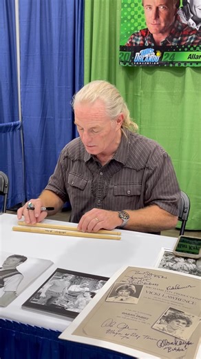 Allan Kayser, signing for us, at FanBoy Expo. Allan has made many TV and movie appearances through the years but he's probably best known for his role as Bubba Higgins on "Mama's Family" from 1986-1990. Here's Allan, now with a ponytail, signing a pair of drum sticks (like Bubba used on the show) and a vintage "Mama's Family" advertising card also signed by Vicki Lawrence (Mama), Alan Oppenheimer (the mayor of Raytown), Brent Spiner (Billy Bob Conroy), Dorothy Lyman (Naomi) and singer Stacey Q. 