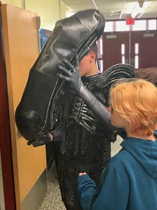 BEHIND THE SCENES AT 'ALIEN': Check out the costumes and monstrous transformation of a student actor into the xenomorph at North Bergen School District's production of the classic sci-fi horror film Alien: https://cbsloc.al/2IBEtMM | CBS New York