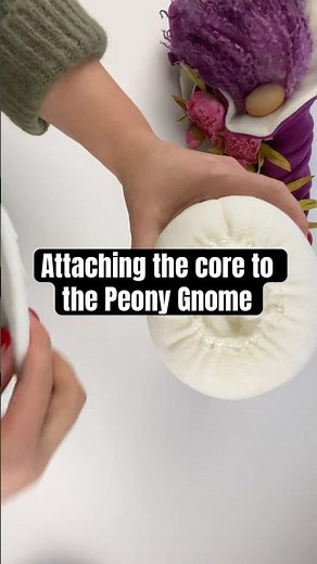 The full tutorial and the pattern are on my channel ⬇️🌸#helenlozova #scandinaviangnome #craft #diy