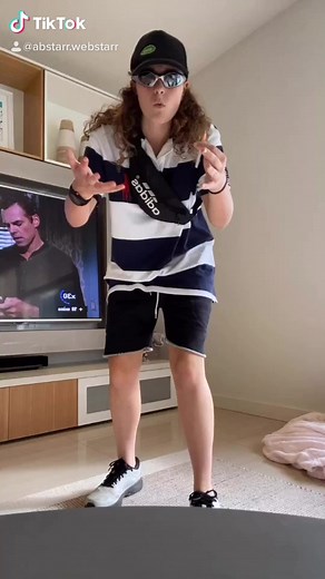 Transforming into an Eshay: The Ultimate Muzzing Dance Experience