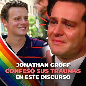 146K views · 3.1K reactions | La carrera de Jonathan Groff está llena de más bajos que altos, y el actor, que siempre se ha declarado “abiertamente homosexual”, sacó lágrimas y emocionó a toda la élite de Hollywood al recibir el primer premio a su larga y sufrida trayectoria. | íconos | Facebook