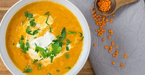 59K views · 444 reactions | Diese Low-Carb Suppe ist perfekt, wenn's schnell gehen soll: Linsen-Tomaten-Suppe! https://eatsmarter.de/rezepte/linsen-tomaten-suppe-4 Music by @Joakim Karud | EatSmarter! | Facebook