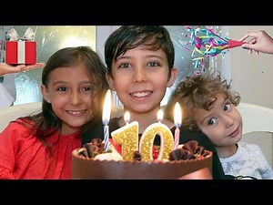 صار عمره عشرة 🎂!