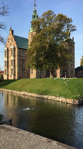 Rosenborg Castle, located in the heart of Copenhagen, is one of Denmark’s most enchanting historic landmarks and a shining example of Renaissance architecture in Northern Europe. Built between 1606 and 1634 at the command of King Christian IV, one of Denmark’s most influential and culturally ambitious monarchs, the castle was originally intended as a royal pleasure residence a retreat for leisure, entertainment, and artistic refinement rather than military defense. Its elegant brick façade, tall