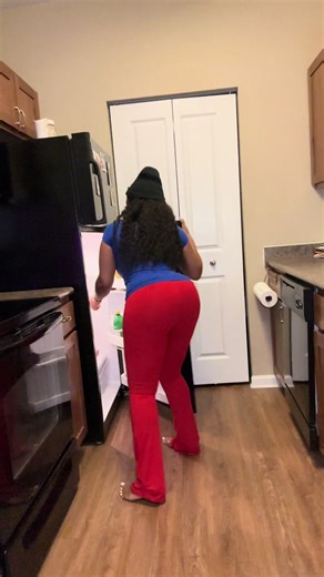 Sunday night and I’m feeling #blah but hopefully I can bring soms humor to your timeline 😔😔😘 #boochallenge #dance