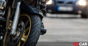 Παρκάρισμα μοτοσικλετών: Είναι νόμιμο να πιάνουν θέση αυτοκινήτου; - Η στάθμευση δίκυκλου σε θέση αυτοκινήτου προβληματίζει εδώ και πολύ καιρό τόσο τους ιδιοκτήτες αυτοκινήτων όσο και μοτοσικλετών. Το ζήτημα όμως είναι νομικό ή μόνο ηθικό;