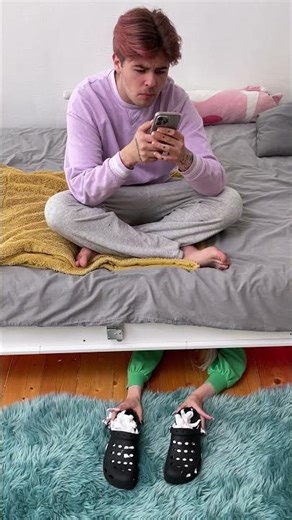 Sneaky Foam Surprise: The Ultimate Shoe Prank!