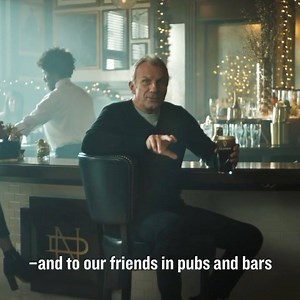 36K views · 3.8K reactions | #ad This holiday season, I’m raising a pint with Guinness to our friends on the front lines and in bars and pubs across the country. Here’s to lifting each other up! #Guinness #HappyHolidays #HolidaySeason #SeasonofGiving #GuinnessGiving #Football #NotreDame #FightingIrish #BrewingIrish #GoIrish #GoldAndBlue #NDFootball | Joe Montana | Facebook