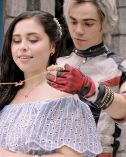 the way carlos gets nervous around jane it’s so cute #carlosdevill #carlosdevilledit #carlosandjane #descendants #descendantsedit