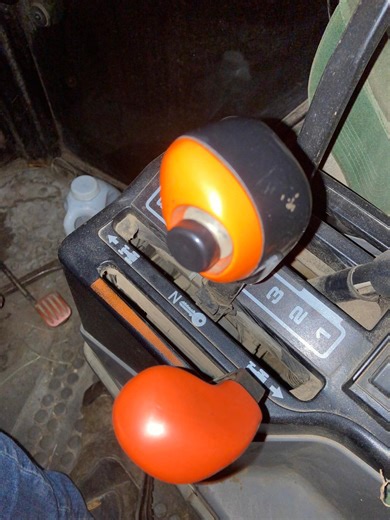 Ford New Holland 40 series | Does anybody know what this black button does on the Ford 8340 , Thankyou | Facebook