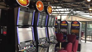 Our new outdoor gaming terrace is open! It features 50 slot machines in an enclosed terrace overlooking the harness track. Enjoy the terrace year-round thanks to a dynamic temperature control system. | Saratoga Casino