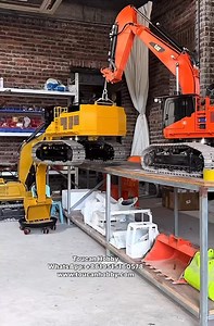631K views · 3.6K reactions | The CAT 385 excavator in 1/8 scale can easily lift its own weight with no issues at all 朗朗 150kg easy #Toucanhobby #RCmodel #model #rcconstructionmodels #rcconstruction #excavator #hydraulic #RC #construction #hydraulicrc | Toucanhobby RC Model | Facebook