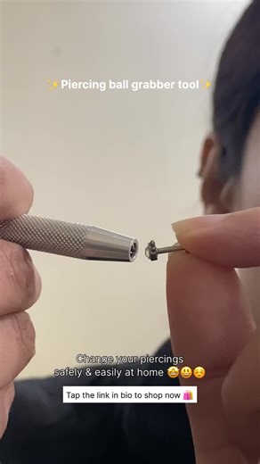 Takhleek Handmade Jewellery on Instagram: "New 🐈‍⬛ Piercing ball grabber tool 🩶 (Change your piercings safely & easily at home) This precision four-jaw gripper tool features an easy-to-operate knurled finger handle that ensures a secure and comfortable grip. The spring-loaded plunger mechanism allows effortless pickup and release of small items while providing a clear, unobstructed view of gemstones from all angles. Designed for versatility, this tool is ideal for handling gemstones, plastic o