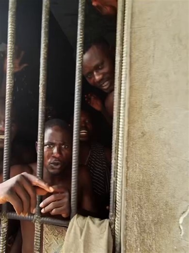 An oppressed man saw him and rejoiced, NOT because he was his stan, nor in his political party, and certainly not because some people on social media told him that Sowore was Presidential material but because he recognized a man who had dedicated his life to fighting for people exactly like him.When you’ve felt the weight of the system, you don’t need a political analyst to tell you who is on your side.While you’re busy arguing and using ‘big grammar’ like “pragmatism”, "behemoth" and "leviathan