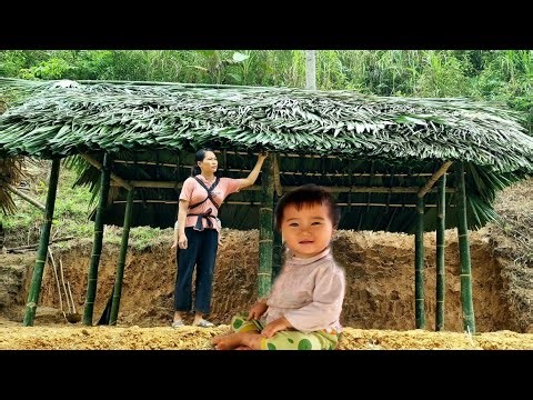 Single mother: how to build a bamboo house in the forest with her daughter