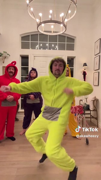 Teletubbies Christmas Celebration with Mom