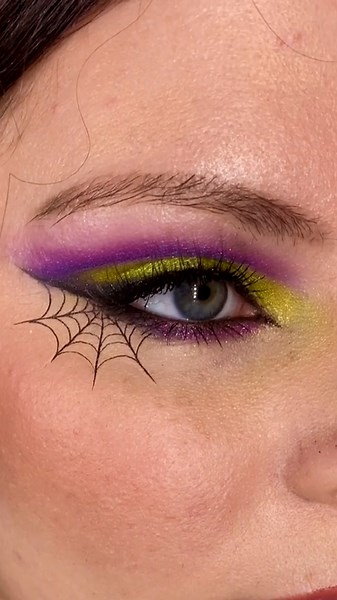 724K views · 60 reactions | This makeup hack from @melodiousbruno is a serious game-changer, and just in time for Halloween! Get your spooky temporary tattoos here: https://amzn.to/3SBK8Tc and here: https://amzn.to/3ChC3he We hope you love the products we recommend! Just so you know, BuzzFeed may collect a share of sales from any links in this video description. | SOML | Facebook