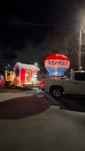 What an amazing night at the 2025 Parade of Lights ✨🎄 Halifax was glowing from start to finish and the energy along the route was incredible. It was so heartwarming to see so many of you bundled up, smiling, waving, and celebrating the season together. Nights like this remind us how special our community really is. REMAX NOVA wishes you all a bright and joyful holiday season filled with warmth, laughter, and moments that stay with you ✨❤️ Can’t wait to see you all again at next year’s parade 🎉