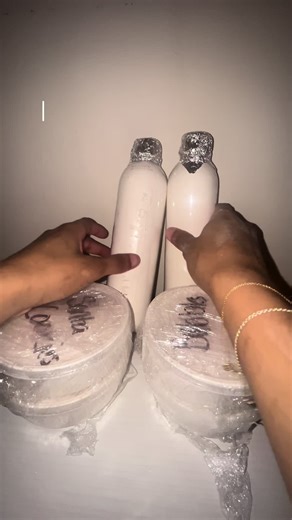 Seller~ @PRESSED BY BUFFY Shipping~ ⭐️⭐️⭐️⭐️ Ordered 12/24 Received 1/7 *Well packaged. I know a lot of people were complaining about her being behind on orders. I personally ordered during her sale and during the holidays so I’m completely understanding of that.* Communication~ ⭐️⭐️⭐️⭐️⭐️ No communication. Ordered through the website. Contents~ (2) Scent bowls (2) Flavor bowls (2) Personal 17oz bottles This was an amazing order! The bubbles scent was so fresh and had such a unique taste. I 100%