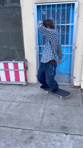 Krazy frankie five on flat #bighendawg #frankiedecker