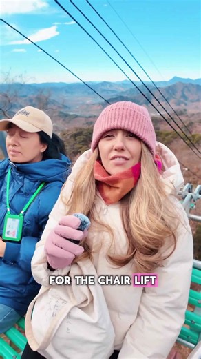 The best way to summit the Great Wall of China 🧐 Chair lift vs gondola #TravelTips