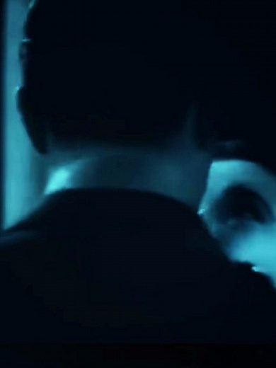 Romantic Kiss Scene in Cinema | Sweet Moment in Chinese Drama