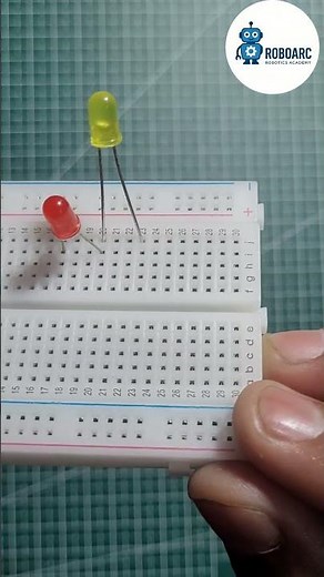 Series Connection Explained in 30 Seconds ⚡One path, same current, voltage divided! #diyelectronics