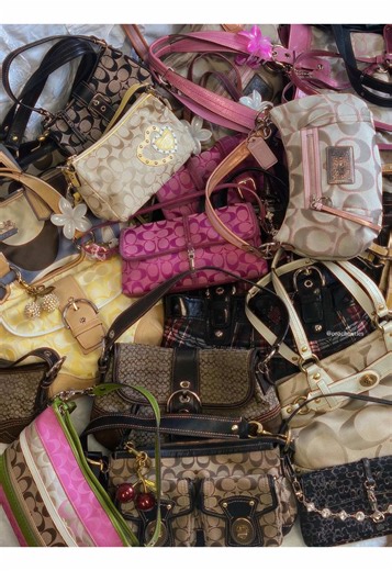 40 Coach Bags and 100s of new y2k racks (men’s women’s) ⭐️🌸 See you there! #y2kcoach #vintagenz #coachnz #y2kcoachbag #vintage