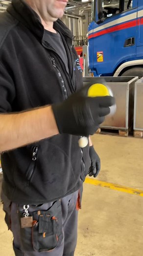 4.2K views · 1K reactions | DAF Windscreen Change Done Perfectly by the Hegelmann Crew — Must See #windscreen #daf #hegelmann #httrucksandparts | TIRMechanic | Facebook