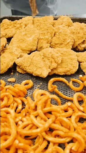 Over 50 cooks and nearly 100 waitstaff serve Navy trainees three meals a day. #buffalochicken #lunch