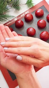 24 DAYS OF CHRISTMAS COOKIES is here!🍪🎄 Follow @sashacakeschicago for daily cookies recipes, treats, tutorials, and inspiration! Starting my annual holiday series with the Red Velvet Crinkle Cookies Recipe ❤️ These are one of my absolute "must have" in holiday boxes, which you'll get a glimpse of at the end of this reel!🤶🎄 Can you believe that Christmas eve is in 28 days?😍 Red Velvet Crinkle Cookies Recipe Ingredients: 3 tbsp unsalted butter, at room temperature 3/4 cup granulated sugar 2 e