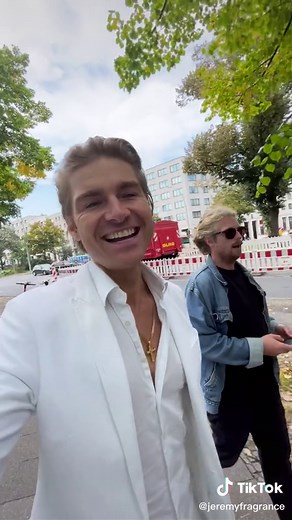 Jeremy Fragrance and Fragrance Fans Street Interview