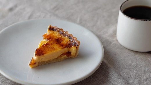 おうちで作る絶品「濃厚クリームブリュレタルト」のレシピを紹介！ キャラメリゼを2度がけして表面をパリッパリッに | ダ・ヴィンチWeb