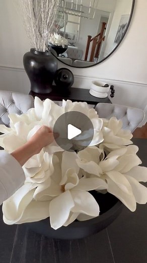 Gilla Leigh Home Designs on Instagram: "Super easy way to create a spring floral centerpiece for your dining table. I purchased this large outdoor pedestal planter. Then I simply arrange it , by adding a full size front door wreath inside. The easiest table centerpiece you can make for spring in under a minute:) . . . . . #diycenterpieces #floralarrangement #floraldesign #centerpieces #spring #springdecor #flowers #decoratingyourhome #blackandwhitedecor #monochromatichome #interiordesign #interi