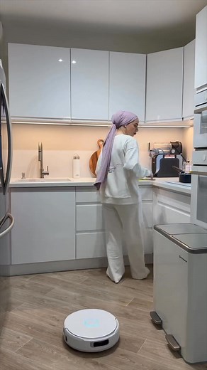 💥Événements clés du Black Friday : Le Narwal Flow – notre nouveau produit phare, maintenant au prix Black Friday spectaculaire : au lieu de 1.299 € seulement 849 € ! 👉 Économisez 450 € ! La plus grande fiesta shopping de l’année est officiellement lancée ! 💧 Le nouveau système de lavage FlowWash : fini l’eau sale et les remplissages constants – eau fraîche permanente, mop à rail autonettoyant et double réservoir pour une hygiène totale. ✅ CarpetFocus™ pour l’entretien des tapis : plaque de pr