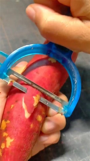 A Simple and Efficient Way to Peel an Apple Using a Handheld Vegetable Peeler