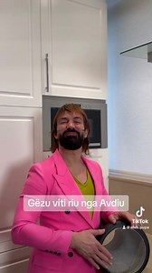 417K views · 17K reactions | Elvis Pupa on Reels | Facebook