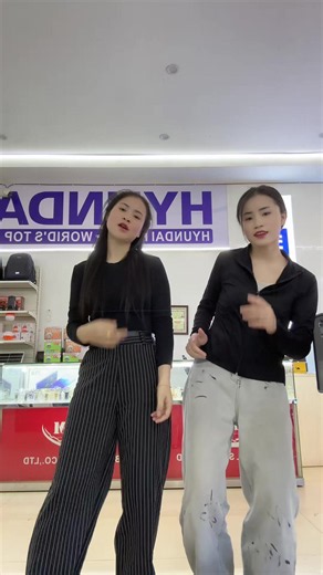 #ຜູ້ສາວຂາຍລໍາໂພງ