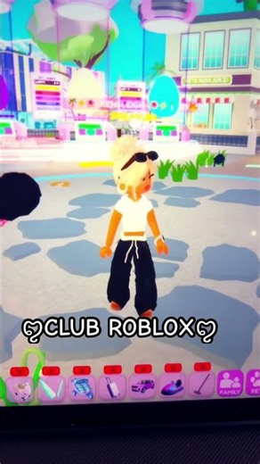 Who else plays club roblox? 🩷❤️