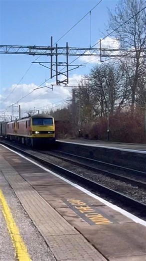 2 class 91s pulling a freight train at speed through Acton bridge station 14/3/2026 #train #shorts
