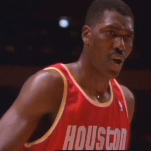 Oldskoolbball on Instagram: "I don’t care what era we in, you can’t stop Hakeem Olajuwon. High post moves, low post moves, the dream shake moves, fade away shots, up and unders, stepbacks, clutch situations, pump fakes, off balance shots."