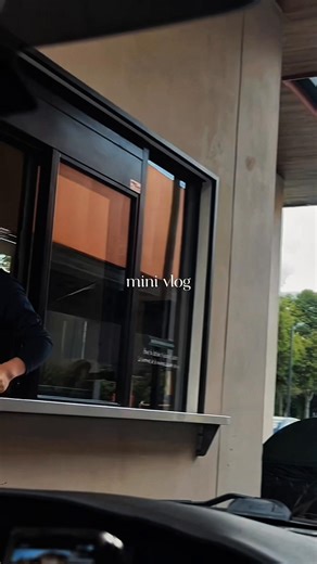 Starbucks Experience: Aesthetic Vlogging Tips