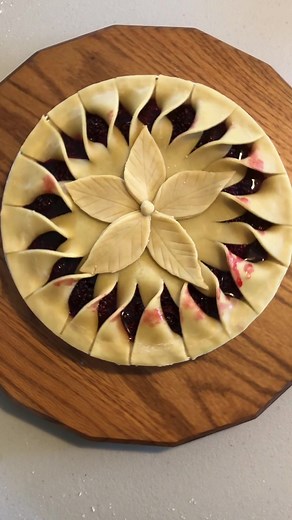 Holiday Baking with Creative Pie Crust Designs